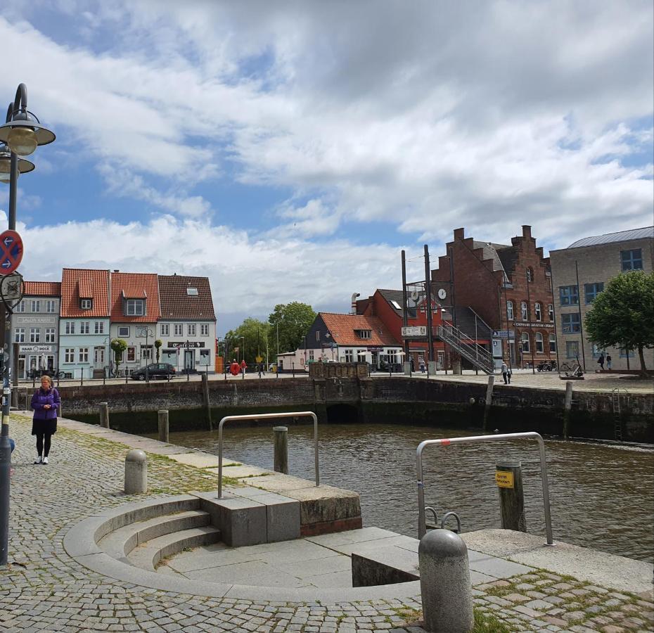 Husum Zentrum Bis 5 Personen Экстерьер фото