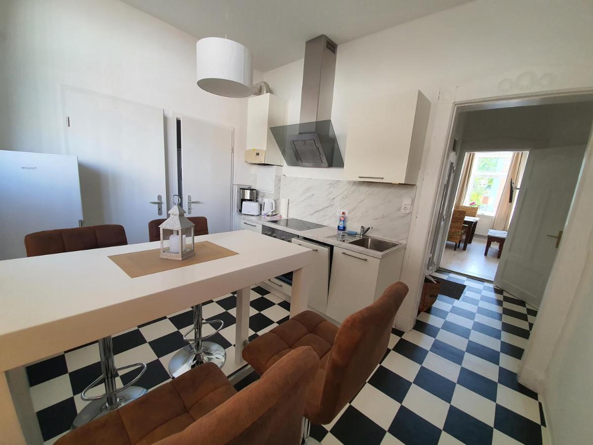 Husum Zentrum Bis 5 Personen Экстерьер фото